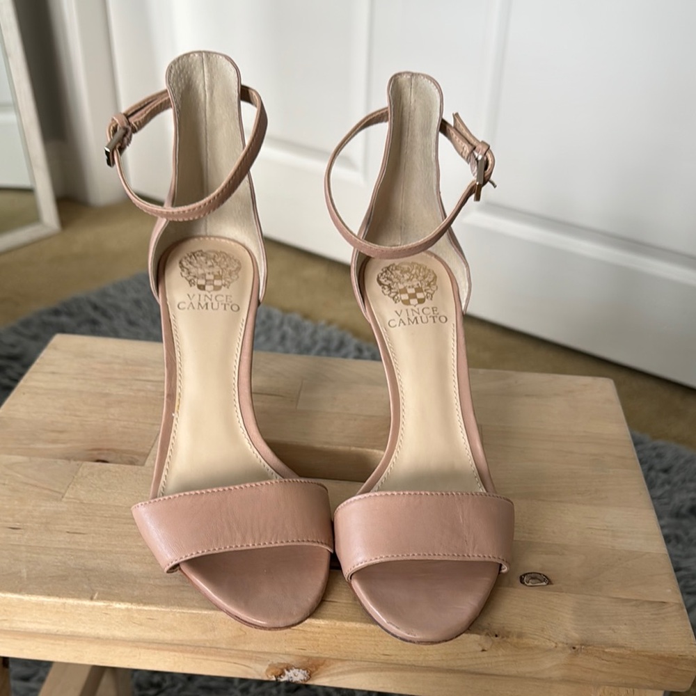 Vince Camuto Women's Tan Ankle Strap Heels Women’s size 8.5